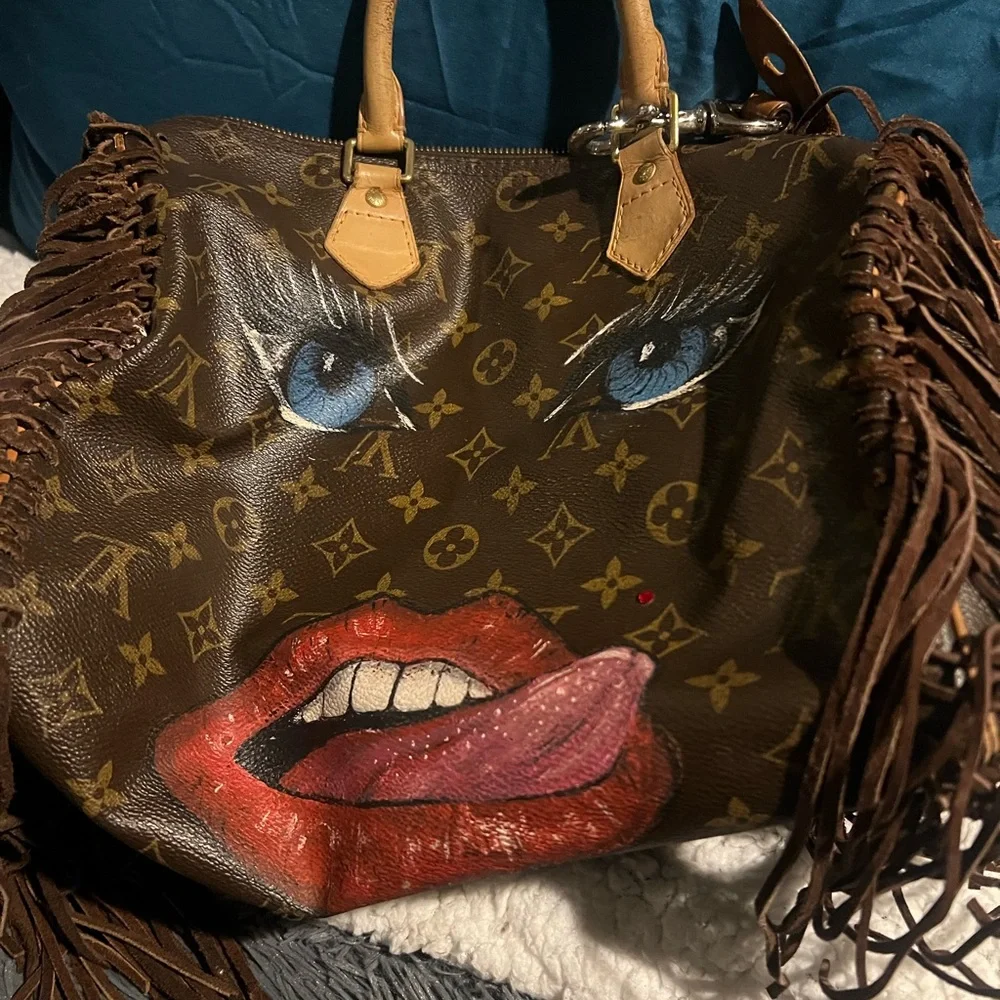 30 Louis Vuitton speedy bag with custom lady eyes and lips - Picture 1 of 9